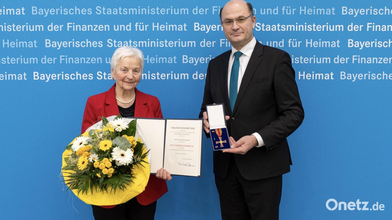 Hilde-Zebisch-aus-Weiden-erh-lt-Bundesverdienstkreuz