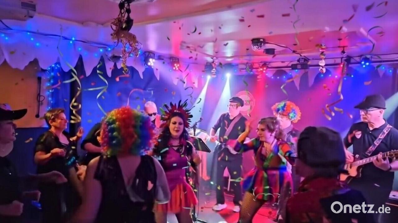 Pub-Quiz-Faschingsparty-und-Open-Stage-im-Kulturbahnhof-Parapluie