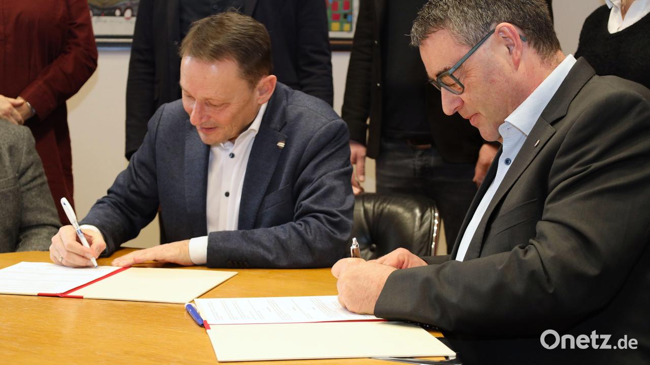 Kita-Neubau-am-Postkeller-in-Weiden-Stadt-und-Johanniter-unterzeichnen-Vereinbarung