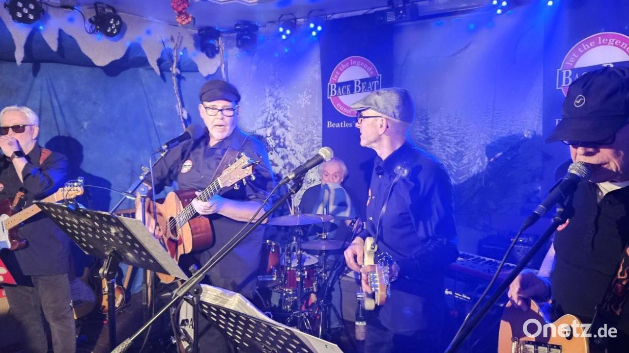 -Back-Beat-heizt-Faschingsfreunden-auf-der-Live-Stage-im-Parapluie-ein