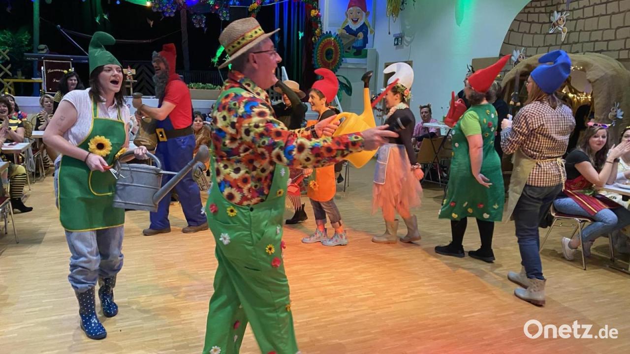 Nabburger-Pfarrfasching-zeigt-sich-in-voller-Bl-tenpracht