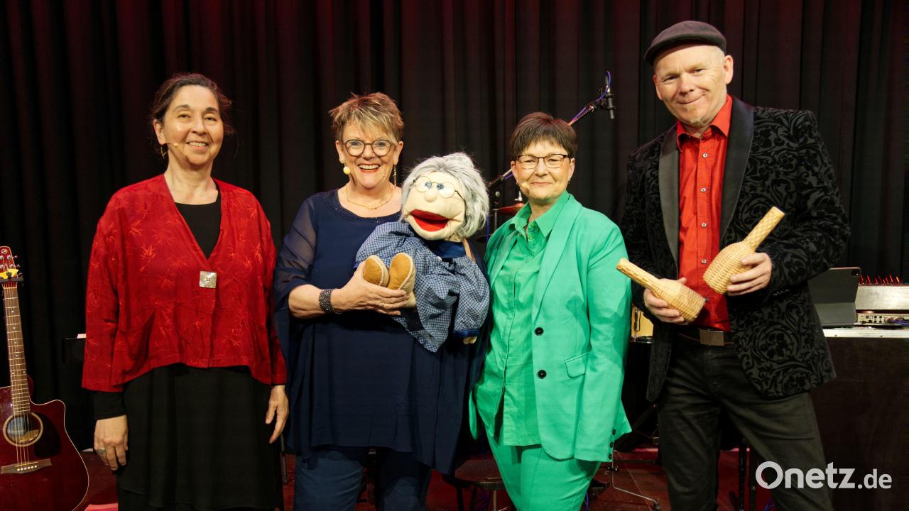 Lachen-Stille-und-Menschlichkeit-mit-Karin-Simon-und-Band-beim-Kulturkreis-in-Pressath
