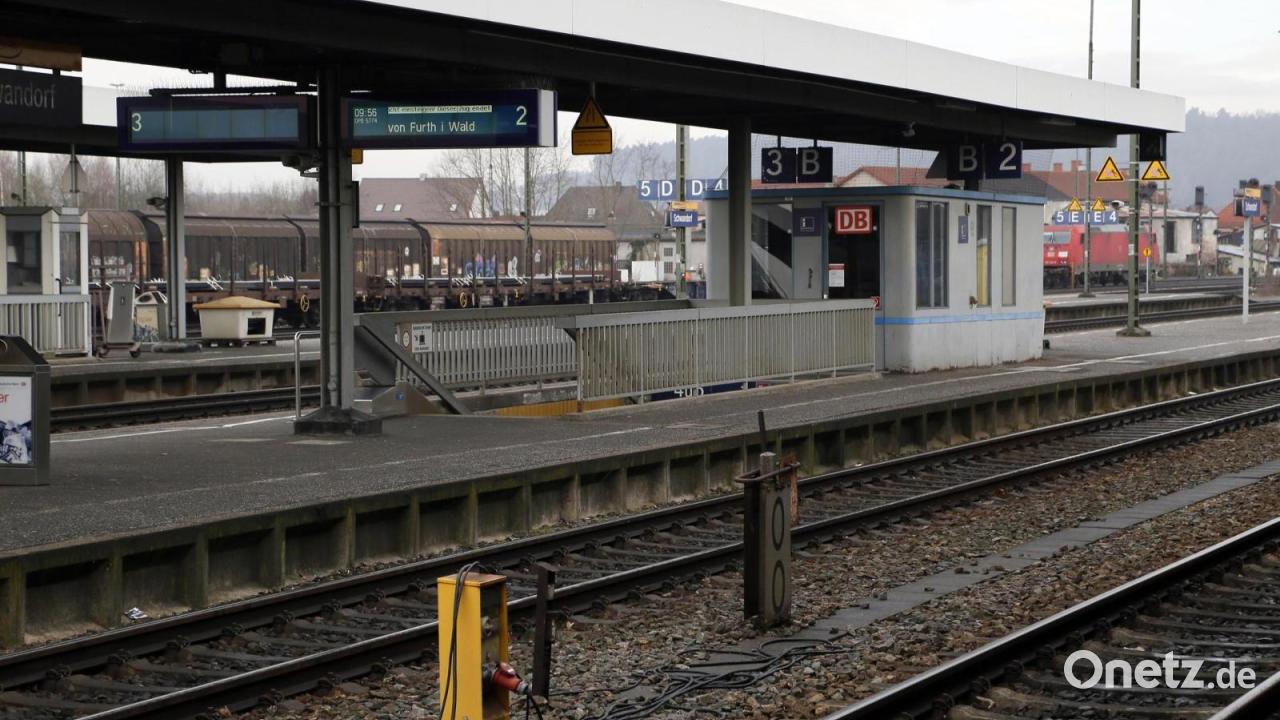 Rucksack-am-Bahnhof-in-Schwandorf-gestohlen-Zeugen-gesucht