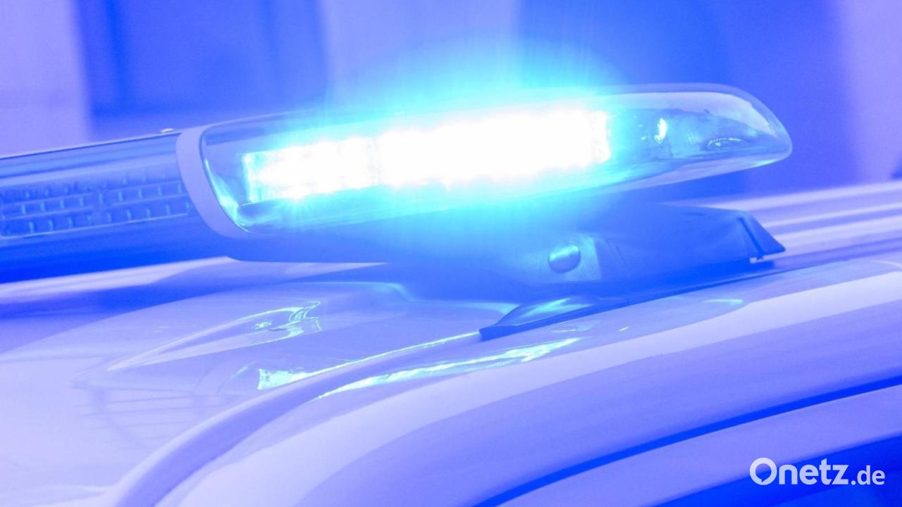 Frau und drei Kinder nach Zusammenstoß mit Laster verletzt