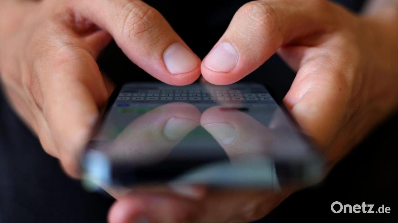 Betrug via SMS: 56-Jährige verliert sechsstelligen Betrag