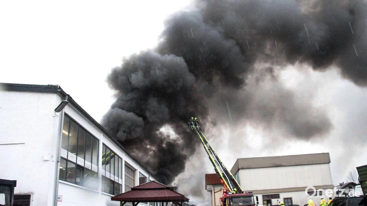 Firmengebäude in Brand - Schaden in Millionenhöhe