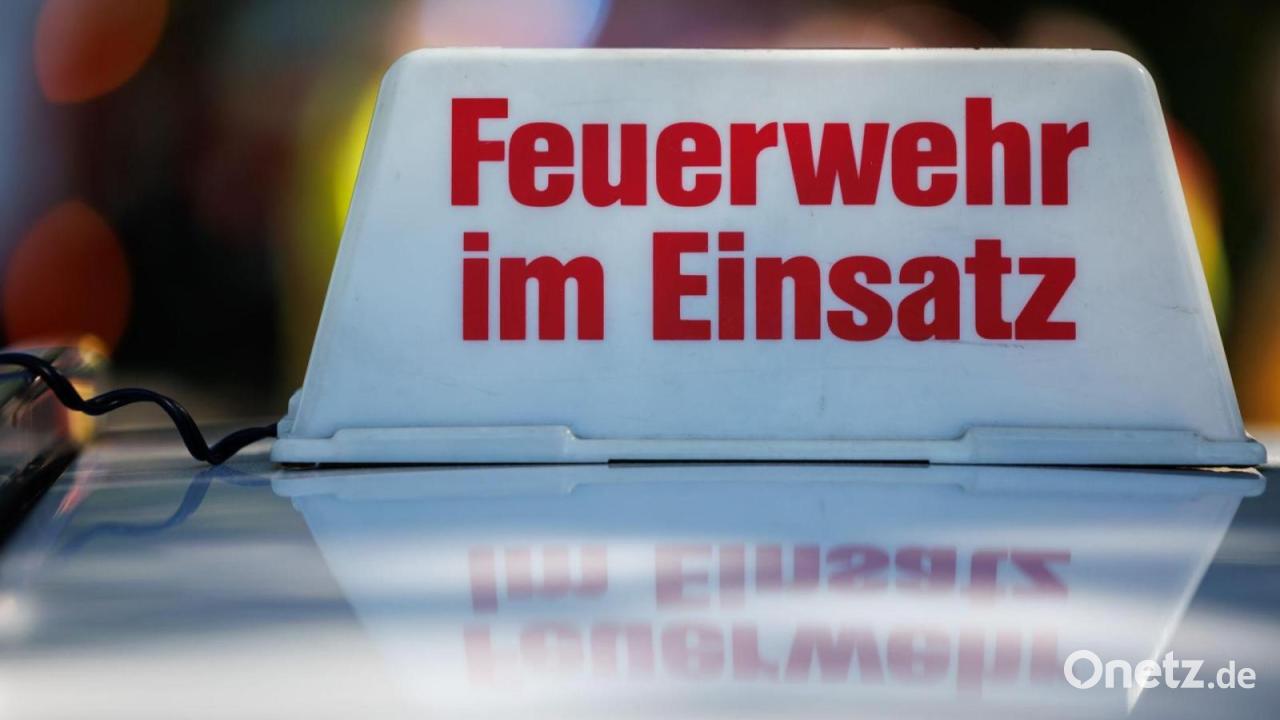 Halle in Vollbrand - Schaden im sechsstelligen Bereich