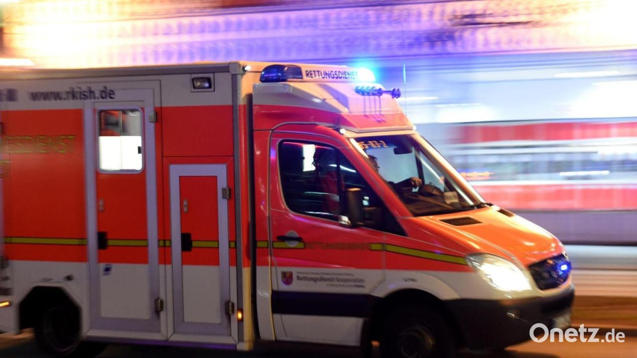 Auto erfasst Mutter und Kind auf Fußgängerüberweg