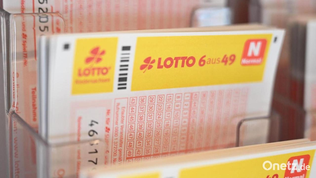 Mann überfällt Lottogeschäft und flieht mit Bargeld