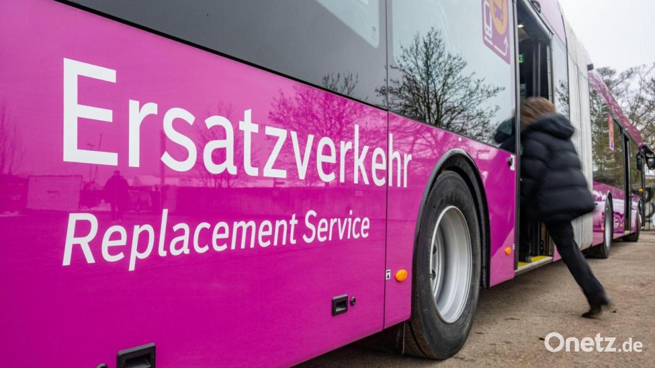 Bahn-Sanierung: Im purpurfarbenen Bus durch Ostbayern
