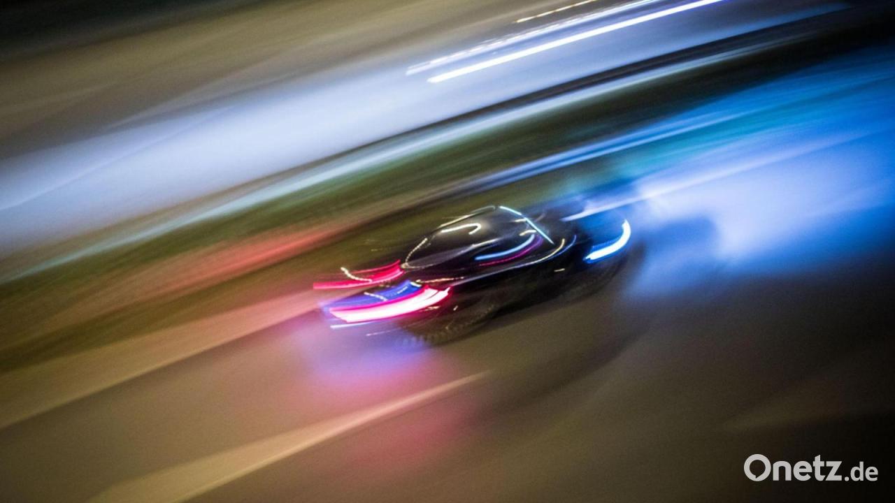 Mit 200 km/h über Standstreifen – Polizei stoppt 19-Jährigen