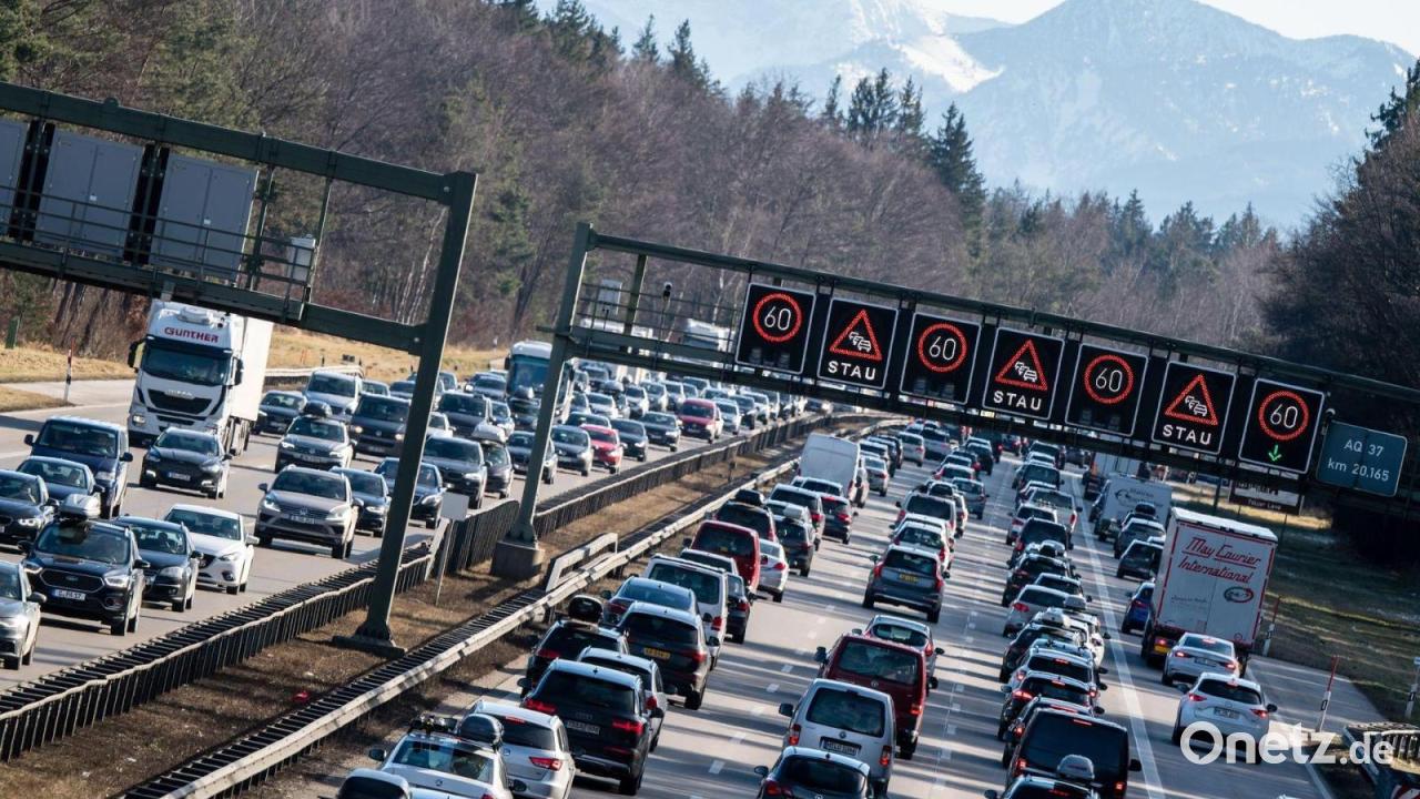 Zu Ostern volle Züge, Straßen und Flugzeuge