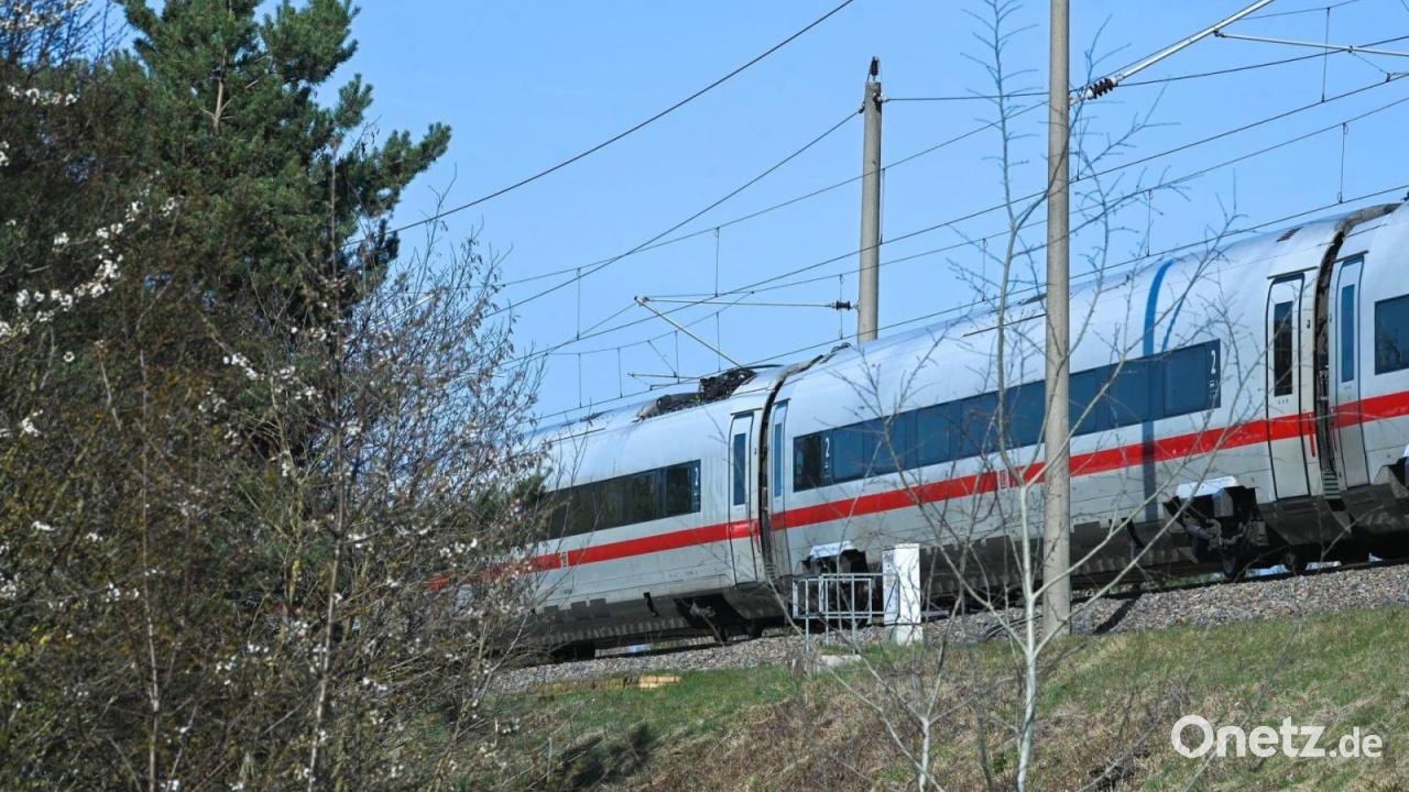 Oberleitung reißt – ICE-Passagiere sitzen stundenlang fest
