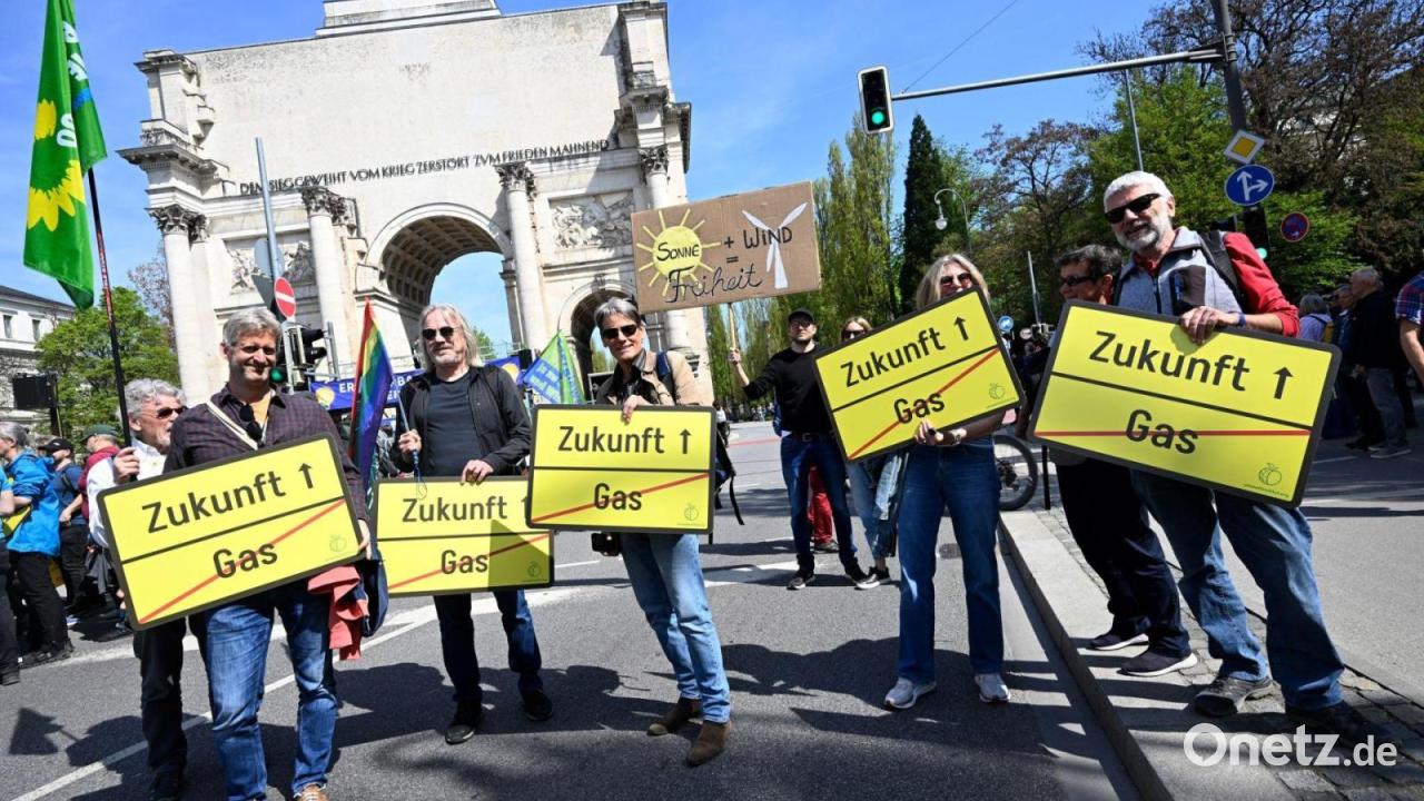 Mehrere Tausend demonstrieren gegen Ökostrom-Sparpaket