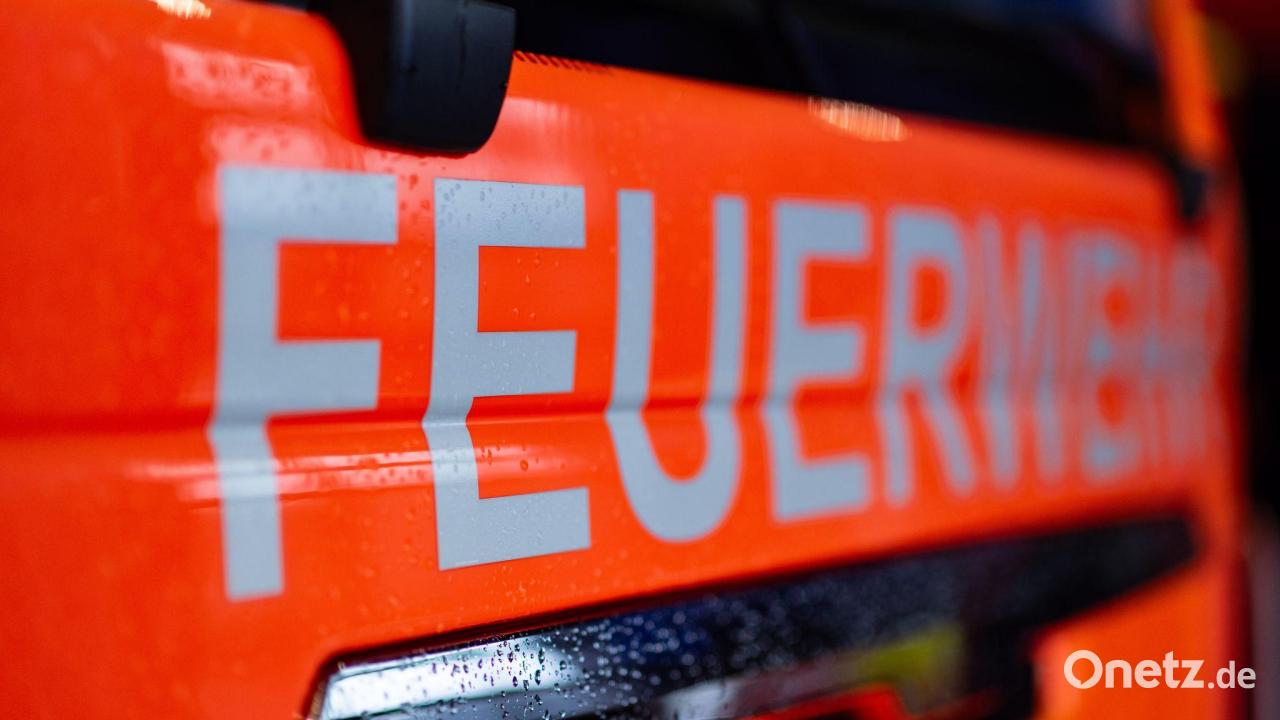 Einfamilienhaus brennt aus: Bewohner retten sich unverletzt