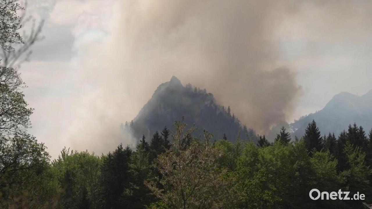 Waldbrand am Berg - Lage in der Nacht „dynamisch“