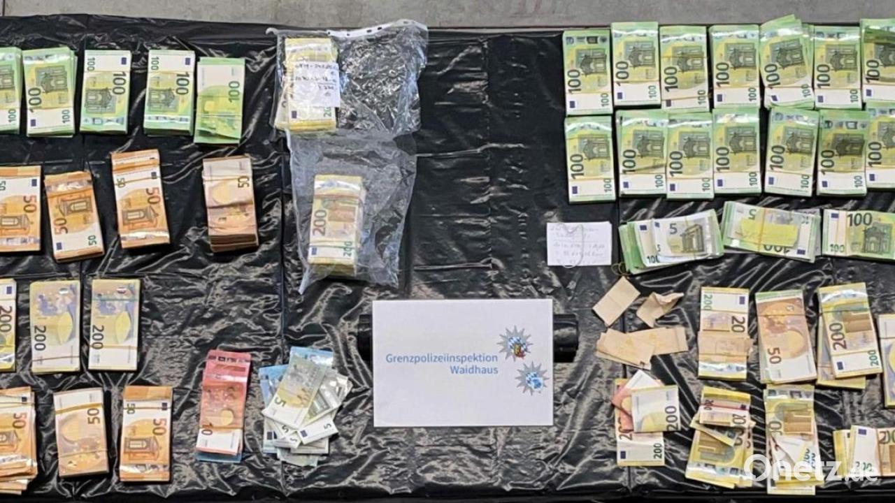 Waidhaus: Grenzpolizisten finden 850.000 Euro in Kofferraum