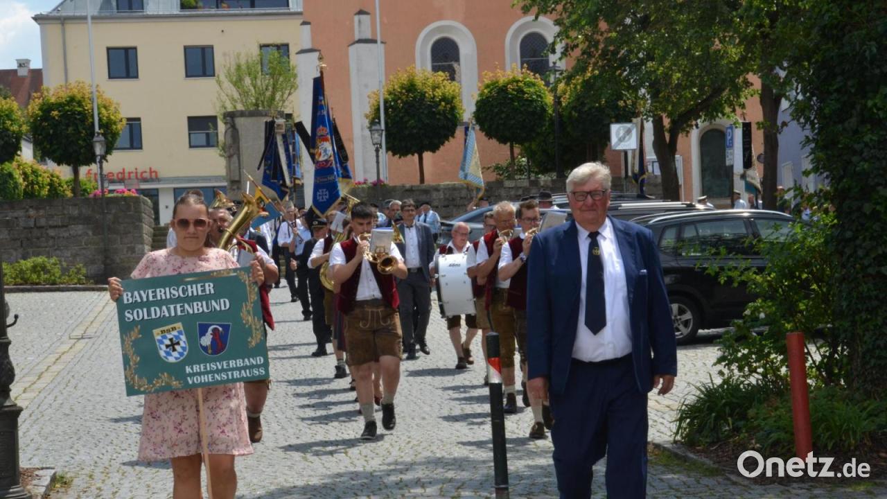 Kreiskriegertreffen-in-Vohenstrau-Erinnerung-und-ein-Bekenntnis-zum-Frieden