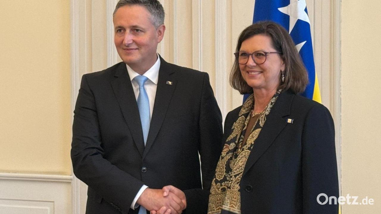 Aigner erinnert an Opfer des Völkermords von Srebrenica