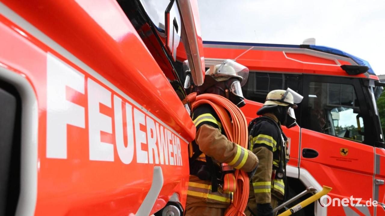 Einsatzkräfte finden toten Menschen bei Wohnungsbrand