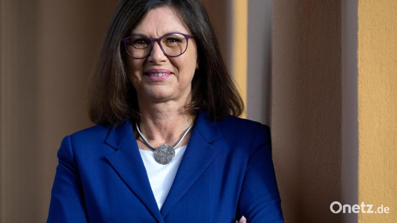 Aigner: Demokratie gegen Feinde verteidigen