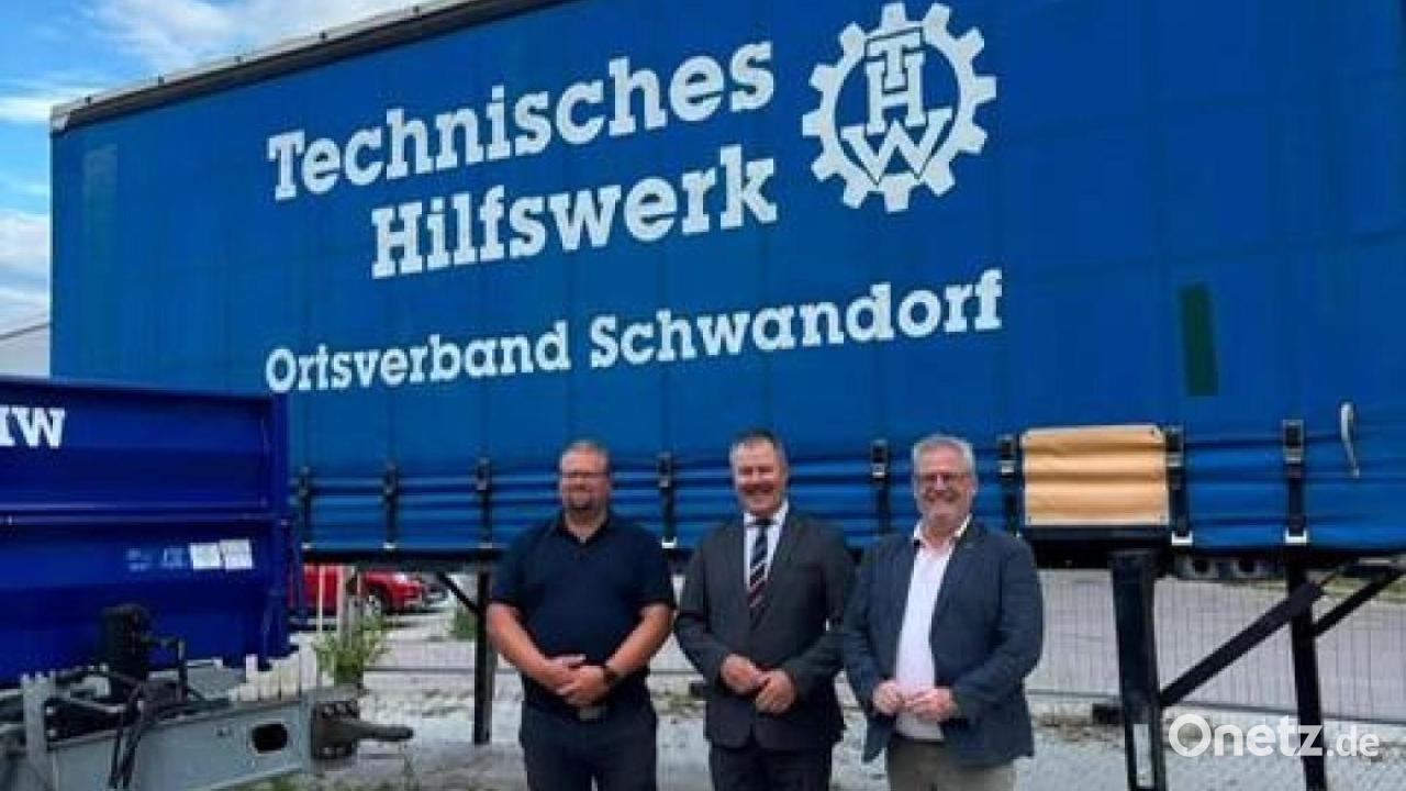 VR Bank unterstützt THW Schwandorf mit 1500 Euro