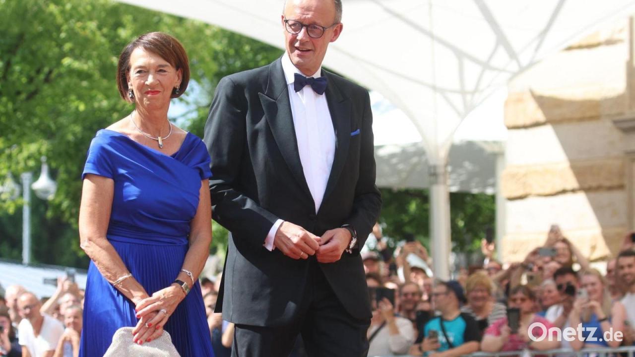 Merz und Merkel beim Bayreuther Festspiel-Jubiläum