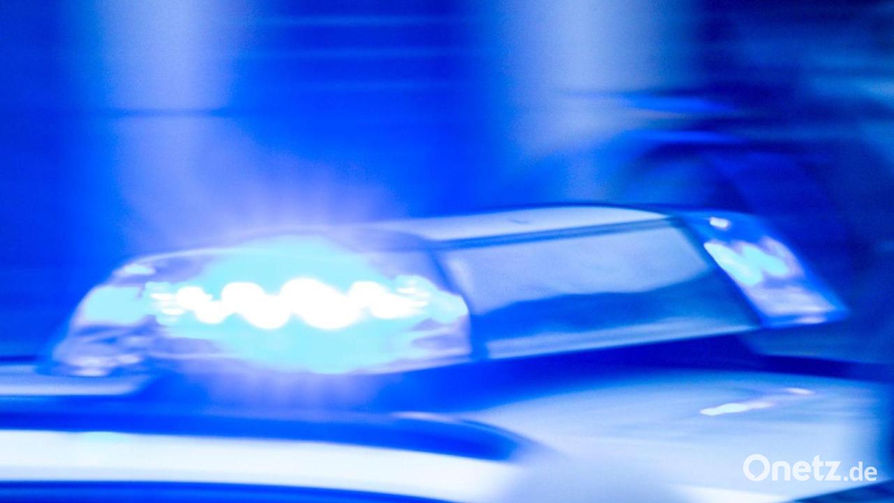 22-Jährige rammt Polizeiauto – zwei Verletzte