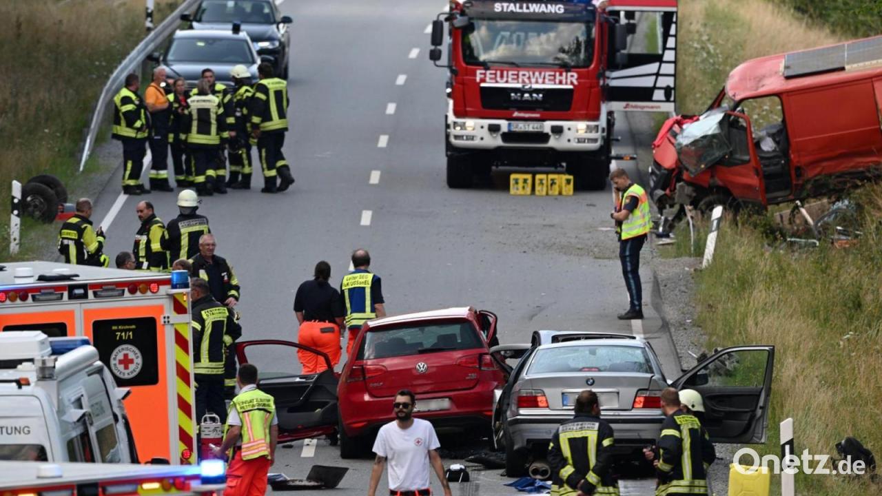 Sechs Verletzte bei Unfall mit vier beteiligten Fahrzeugen