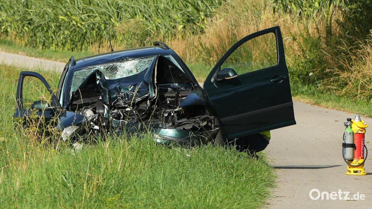 Motorradfahrer stirbt nach Zusammenstoß mit Auto auf B300