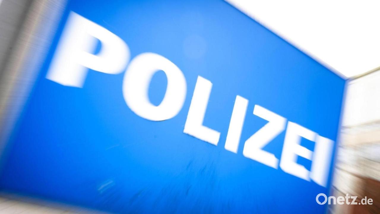Neongrünes Wasser in Fürther Brunnen - Protestaktion?