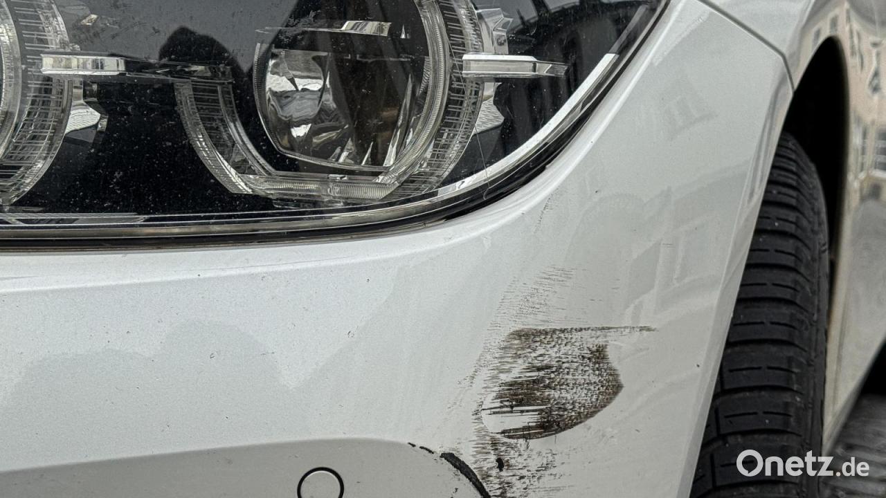 Unfallflucht in Cham: BMW verletzte Motorradfahrer und haut ab