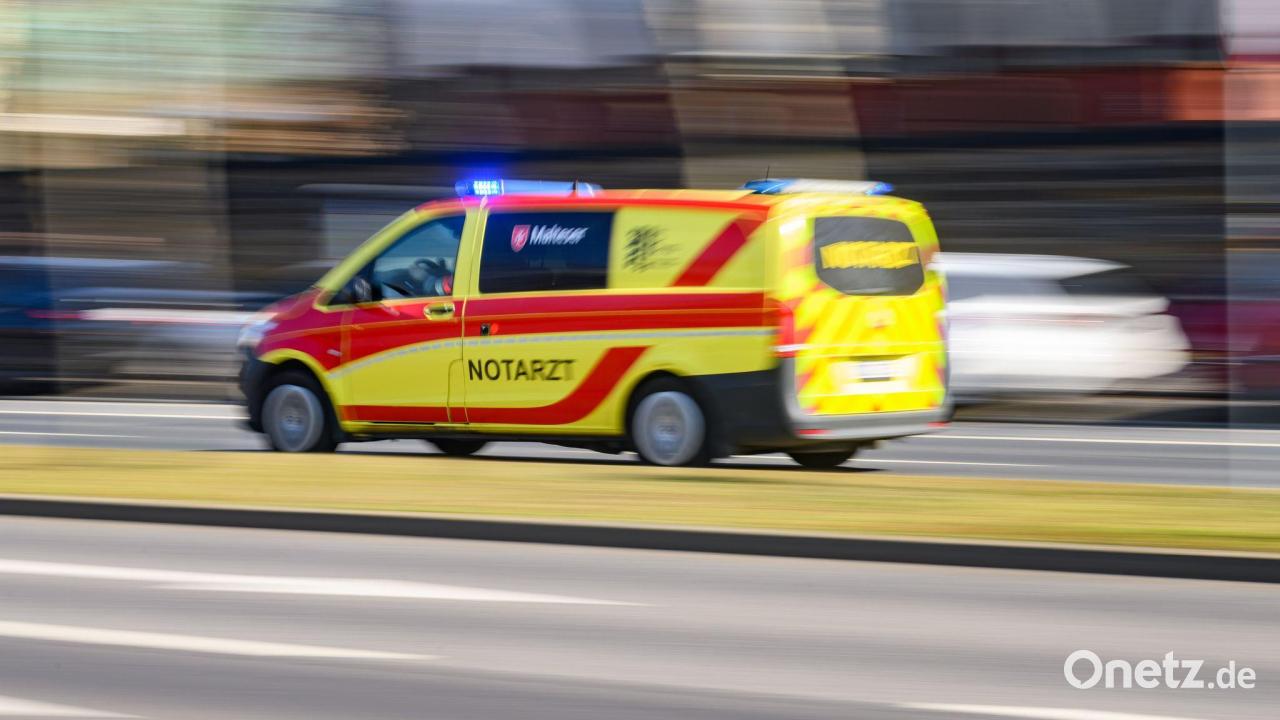 Notlandung missglückt: Kleinflugzeug überschlägt sich