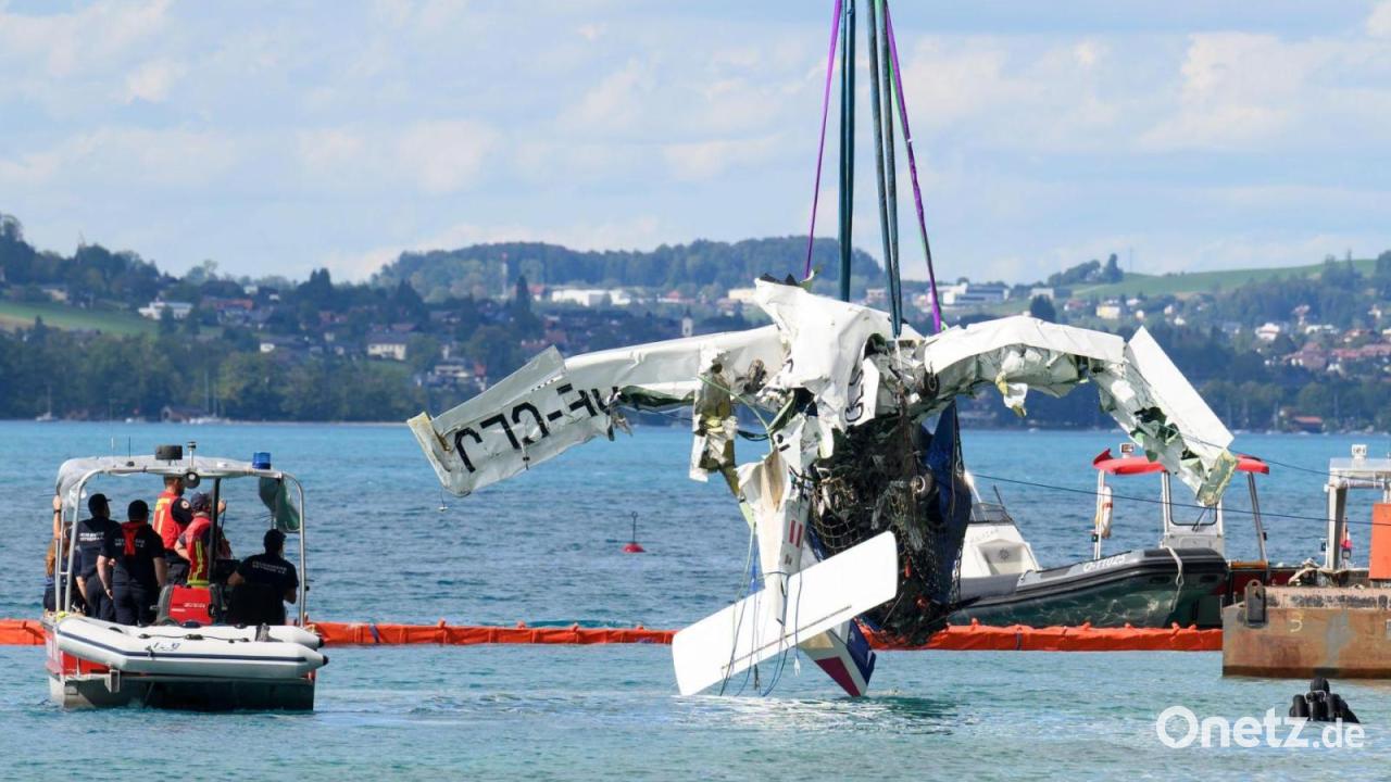 Absturz in den Attersee: Flugzeug aus der Tiefe geborgen