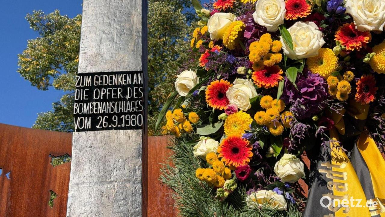 Einzug der Wirte und Brauereien - Stopp am Attentats-Mahnmal