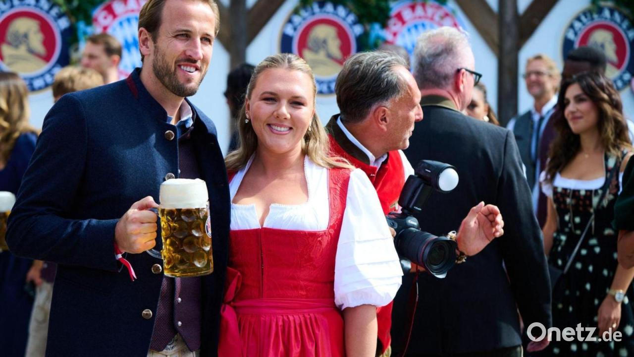 Hoch die Krüge: 100-Tore-Kane und ein Wiesn-Gruß an den BVB