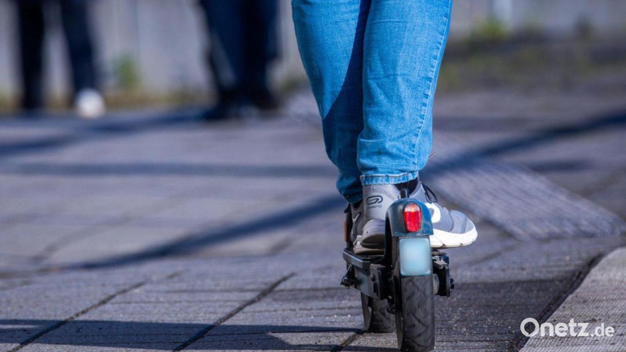 14-Jähriger fährt Polizist mit frisiertem E-Scooter um