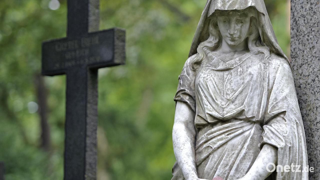 Störung der Totenruhe: Unbekannte besprühen Grabstein in Immenreuth mit ...