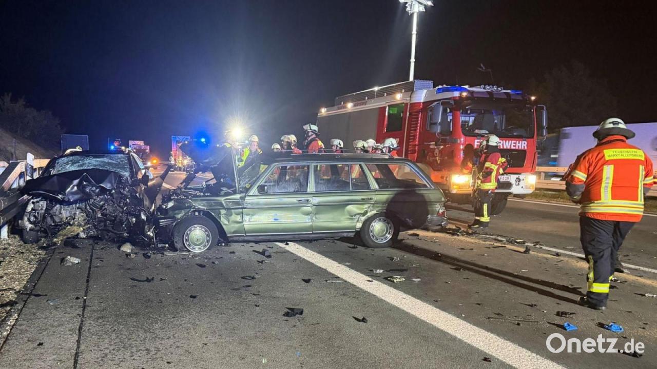 Mann stirbt nach Auffahrunfall auf A9 - drei Verletzte