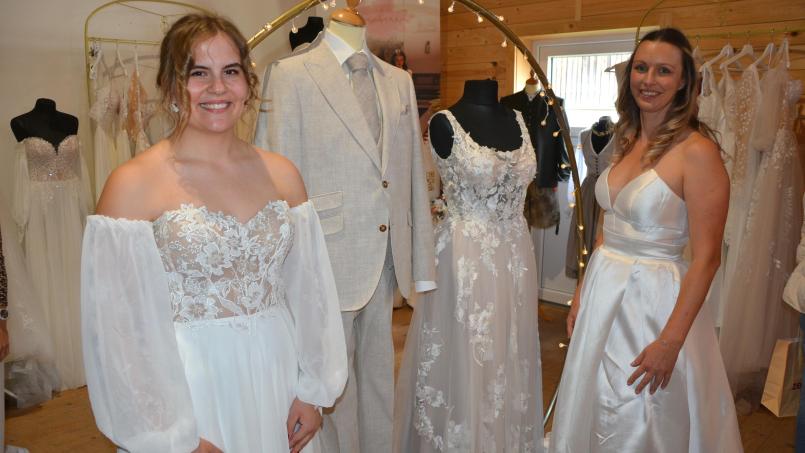 Bild: jr
Diese zwei Models zeigten Brautmode vom Brautladen „Bezaubernd“ aus Mitterteich.