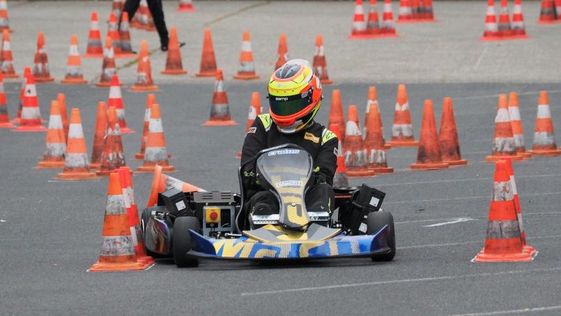 Bild: kek
Der 16-jährige Spitzenfahrer des MSC Auerbach, Louis Sebald, testet das neue Elektro-Kart.