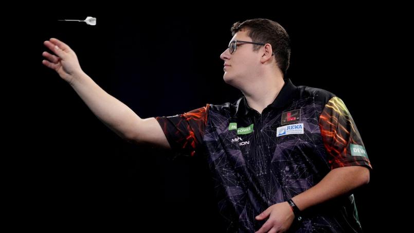 Bild: John Walton/PA Wire/dpa
Dominik Grüllich scheitert knapp an Jermaine Wattimena.