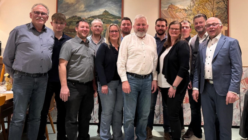 Bild: CSU Neustadt am Kulm
Die Wählerliste der CSU/ÜW stellt sich vor: Wendelin Leiter, Hannes Burucker, Jörg Schläger, Wolfgang Schäffler, Agnes Nitz, Tim Pühl , Bürgermeisterkandidat Karlheinz Schultes, Felix Kreuzer, Katharina Poisel, Michael Walter, Tim Preißinger und Wahlleiter Albert Nickl.