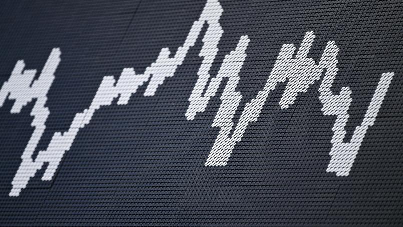 Symbolbild: Arne Dedert/dpa
Auf und ab: Was Anleger bei Aktien, Bitcoin und Co. fürs neue Jahr 2026 wissen sollten, erklären drei Oberpfälzer Finanzexperten.