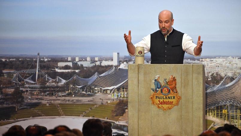 Bild: Peter Kneffel/dpa
Die Premiere von Stephan Zinner als Fastenprediger darf man als gelungen bezeichnen.