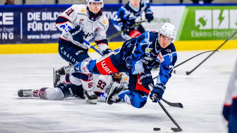 Bild: Tobias Neubert
Auch diese Flugeinlage von Cedric Schiemenz brachte den Blue Devils gegen Ravensburg nichts ein.