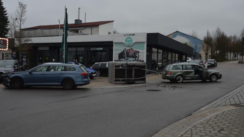 Bild: Elisabeth Dobmayer
Der entstandene Sachschaden durch den Unfall in Vohenstrauß wird von der Polizei auf rund 20.000 Euro geschätzt.