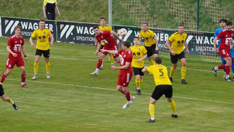 Bild: jma
Bezirksliga-Topspiel: FC Amberg gegen den SV Hahnbach.