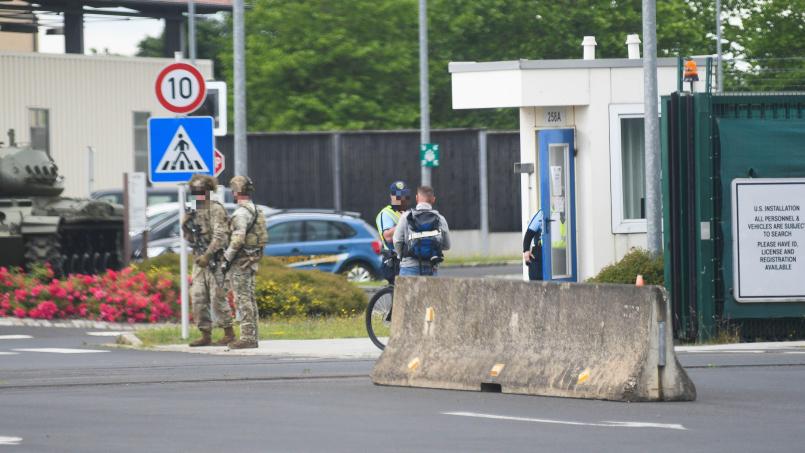 Archivbild: Gabi Schönberger
Ein Mann leistet Widerstand bei einem Polizeieinsatz am Truppenübungsplatz Grafenwöhr. Zwei Beamte werden verletzt.