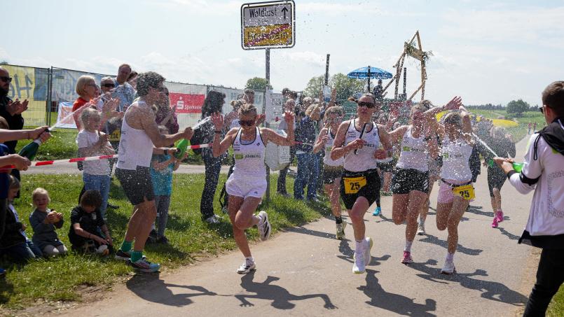 Bild: Stephan Huber
Beim Landkreislauf Amberg-Sulzbach haben die CIS Frauen gewonnen - und zwar zum 32. Mal in Folge.